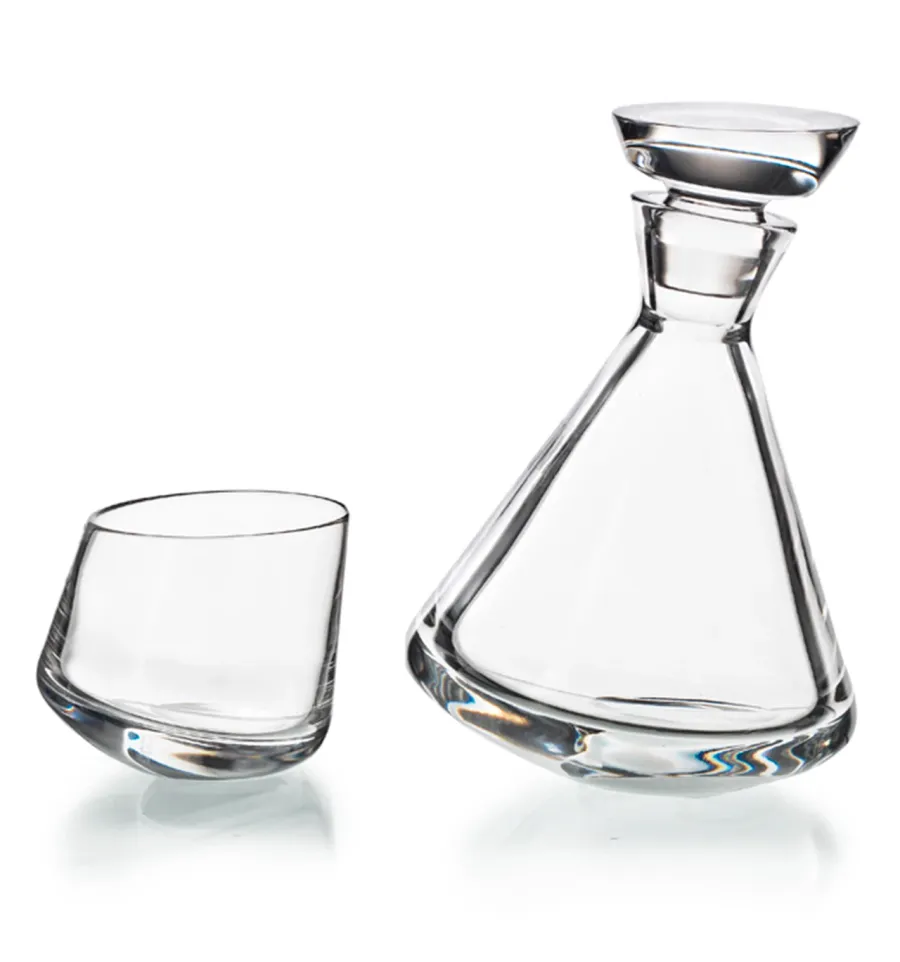 obrazek 1 Karafka do whisky z dwoma szklankami old fashion z kolekcji Zanzibar z oryginalnym współczesnym designem w prezentowym opakowaniu – Vista Alegre