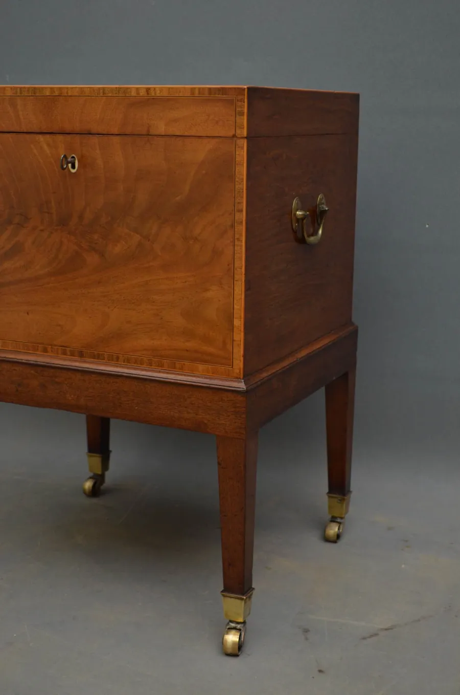 obrazek 3 Delikatny mahoniowy minibar George III - antyk