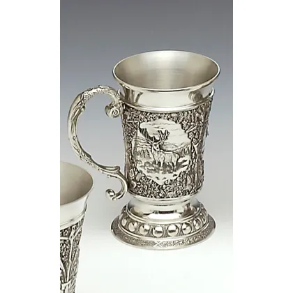 Zdjęcie Unikalny kufel z pewteru z przedstawieniem jelenia