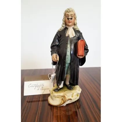 Zdjęcie Elegancka porcelanowa figurka notariusza