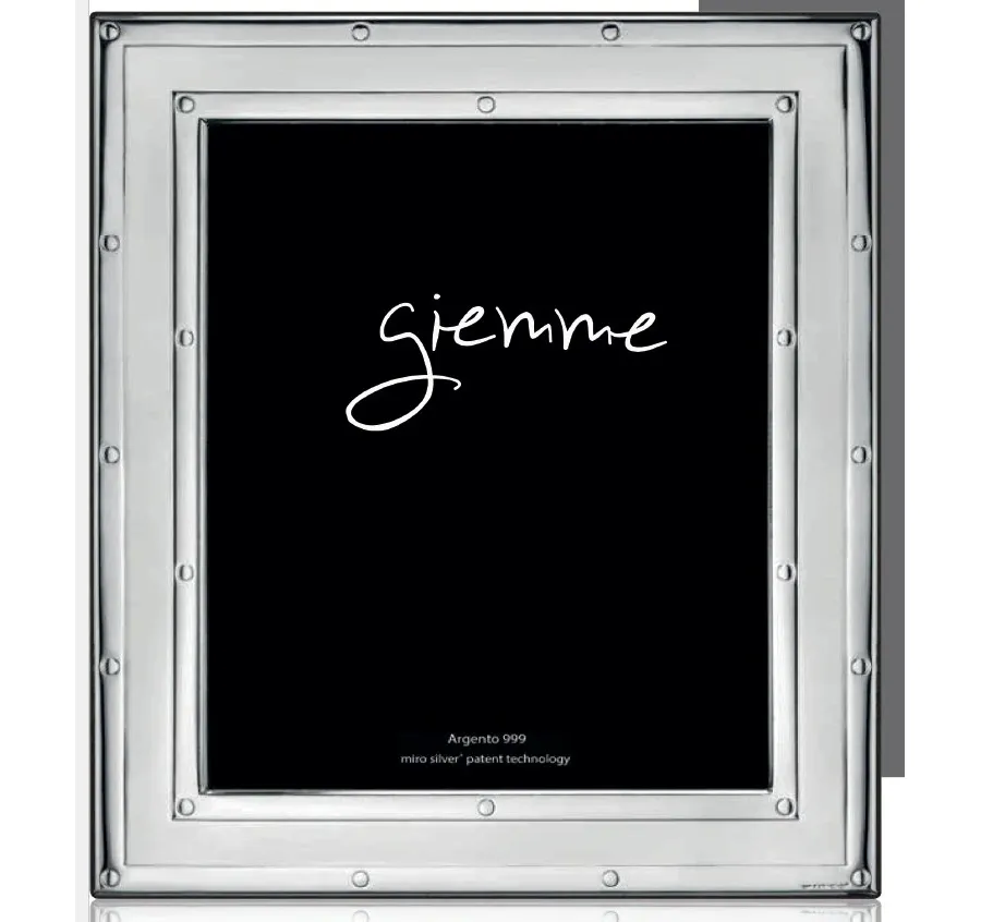 obrazek 1 Ekskluzywna srebrna ramka na zdjęcia 13х18 cm z charakterystycznym zdobieniem