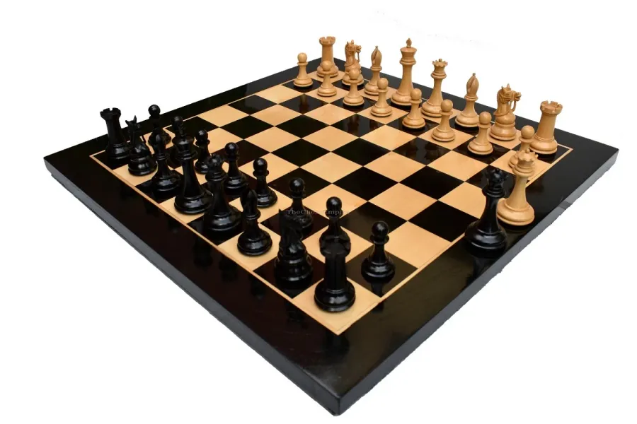 obrazek 1 Oszałamiająco rzeźbiony zestaw szachowy - The Chess Empire