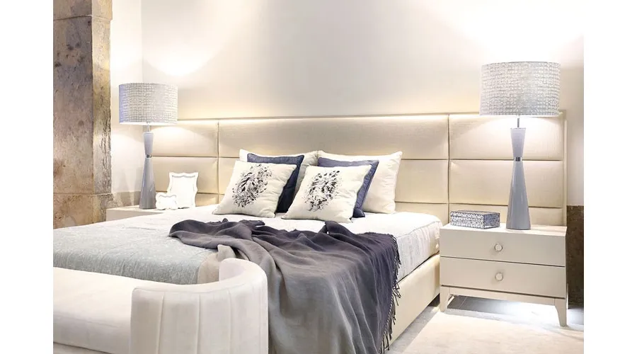 picture 2 A stylish bed with an upholstered wall as a headboard - Ana Roque