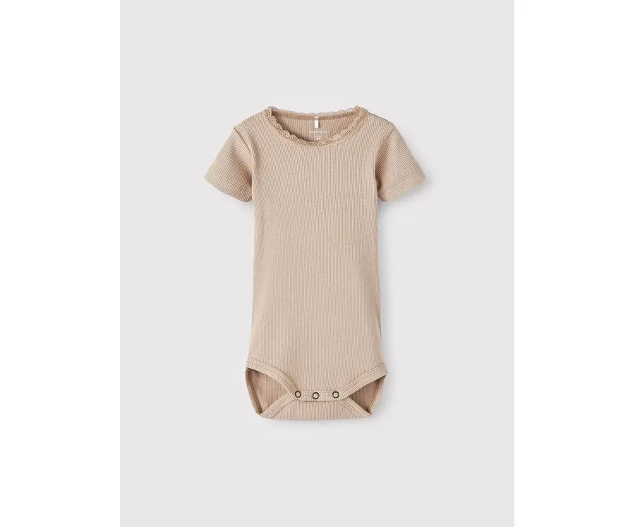 obrazek 1 NAME IT Body dziecięce 13209212 Beżowy Regular Fit