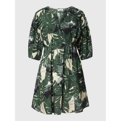 Zdjęcie Sukienka o długości do kolan ze wzorem na całej powierzchni