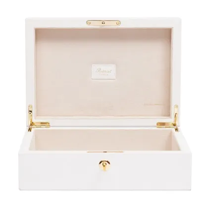 Picture A box for small items made of grain leather