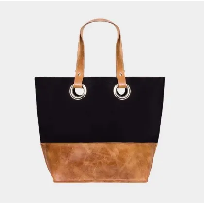 Zdjęcie Stylowa torba typu shopper z elementami ze skóry i metalowymi okuciami