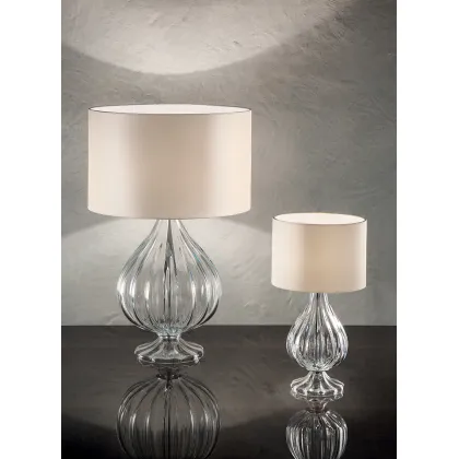 Zdjęcie Niesamowita lampa na stolik wykonana ze szkła Murano