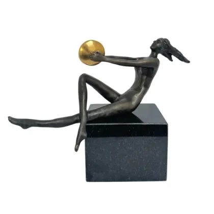 Zdjęcie Elgancka figurka z brązu