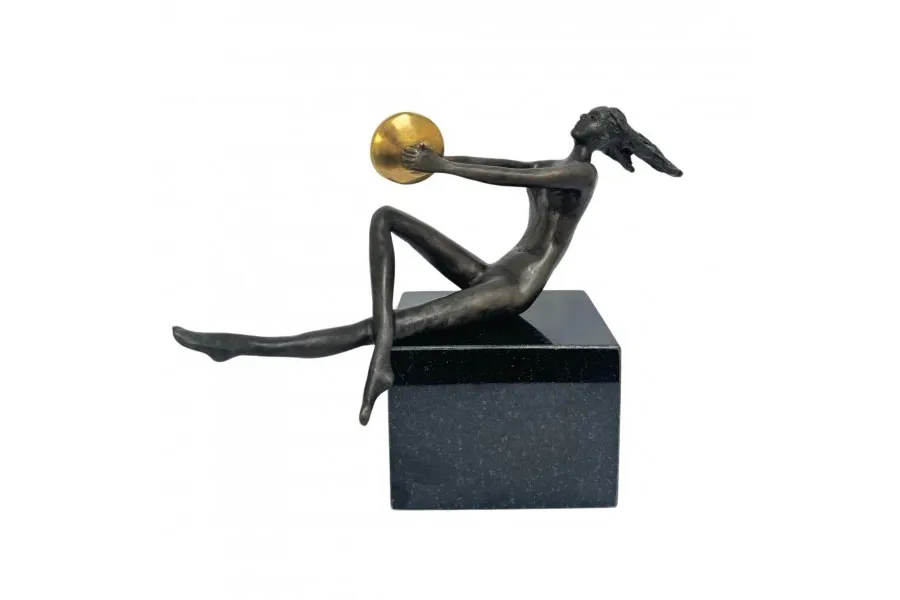 obrazek 1 Elgancka figurka z brązu 