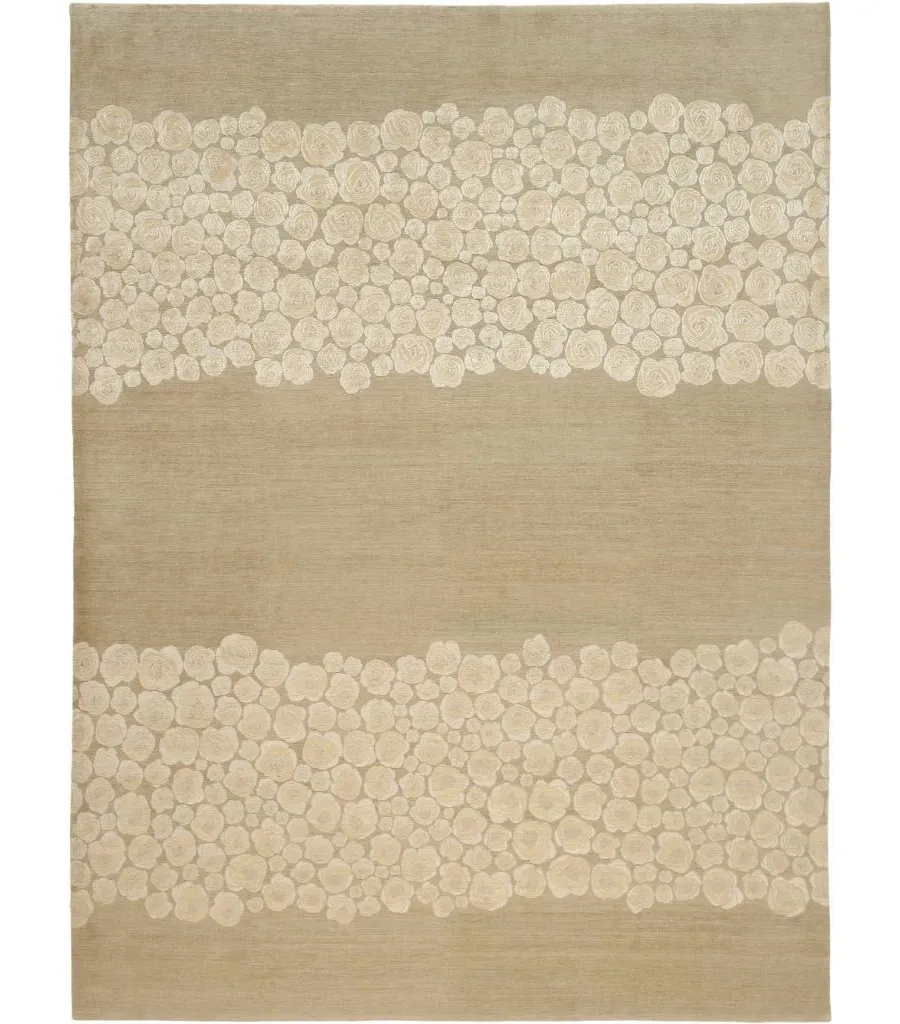 picture 1 Cream-coloured carpet made of Himalayan wool with a rose motif