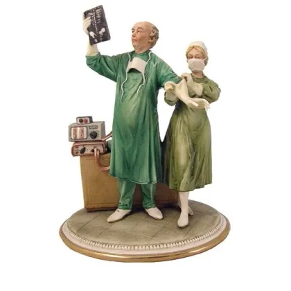 Zdjęcie Chirurg - porcelanowa figurka do apartamentu
