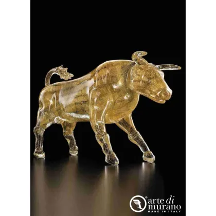 Zdjęcie Dekoracyjna figurka byka ze złota i szkła Murano