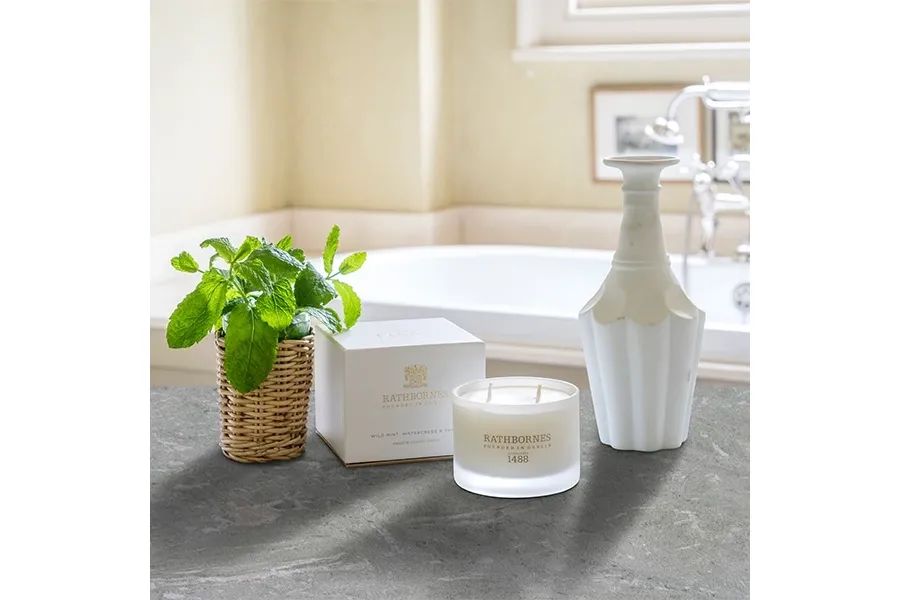 obrazek 3 Naturalna świeca zapachowa CLASSIC Mint&Thyme – Rathbornes 1488