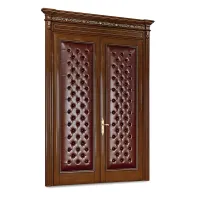 Zdjęcie Stylowe antyczne włoskie drzwi z wykończeniem skórą