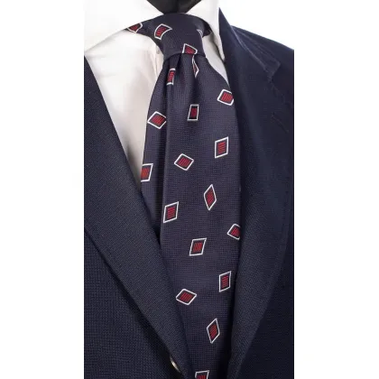 Zdjęcie Elegancki krawat w bordowe romby, ręcznie szyty we Włoszech