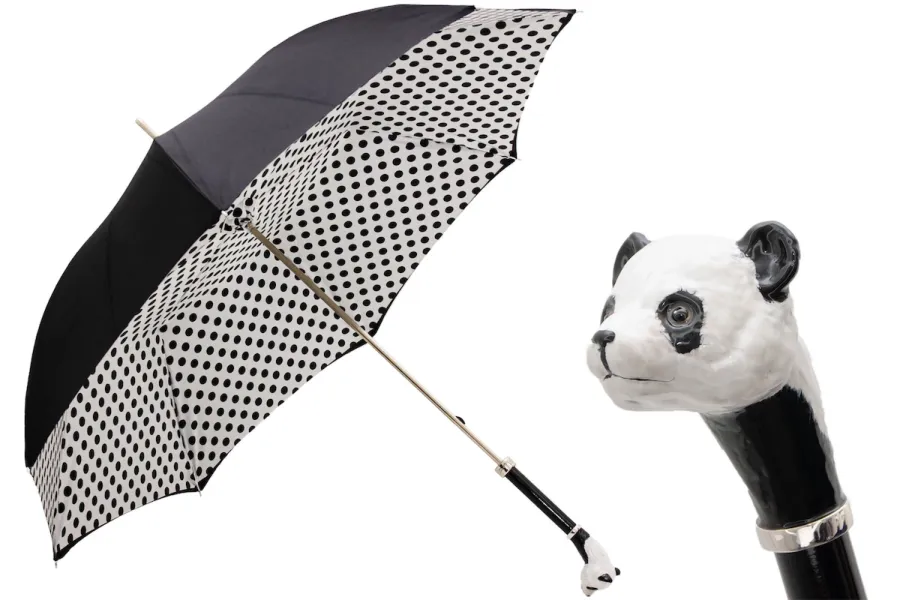 obrazek 1 Oryginalny czarno biały parasol damski w czarne kropki z rączką zdobioną głową pandy – Pasotti