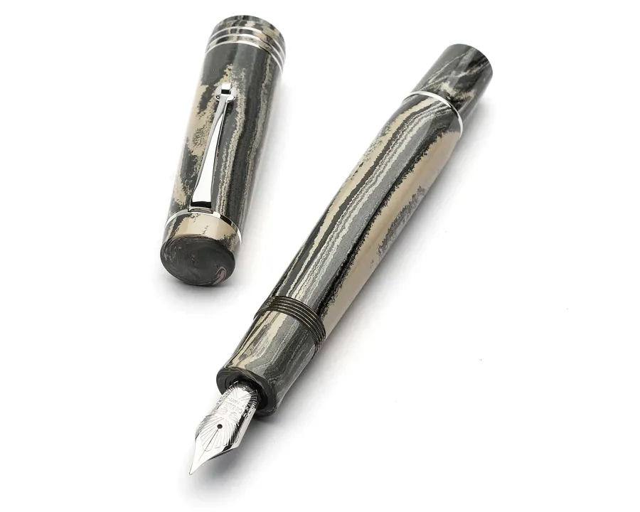 obrazek 1 Eleganckie włoskie pióro Leonardo z edycji limitowanej ,, Audace Sand ebonite Nagahara nib