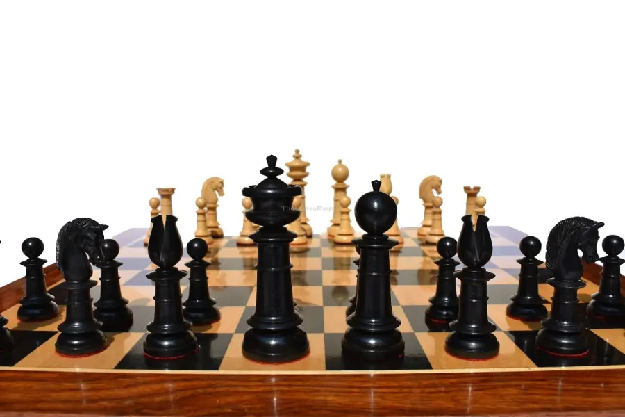 obrazek 1 Charakterystyczne figury szachowe The Northern Upright z planszą do królewskiej gry - The Chess Empire