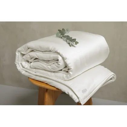 Zdjęcie Wysokiej jakości kołdra jedwabna Setino Soft do sypialni - 240x220 cm
