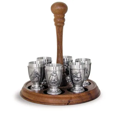 Zdjęcie Elegancki zestaw 6 kieliszków do wódki na drewnianej podstawie