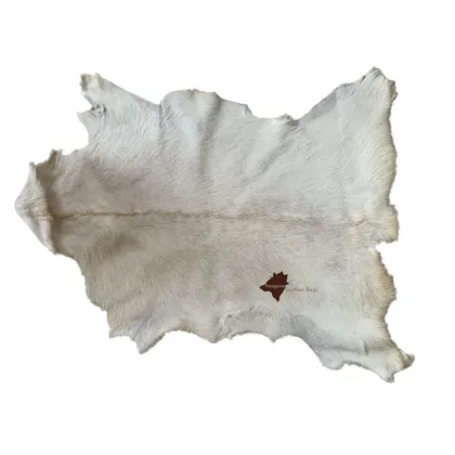 Zdjęcie Ozdobny dywan wykonany z naturalnej skóry koziej 94x77 cm