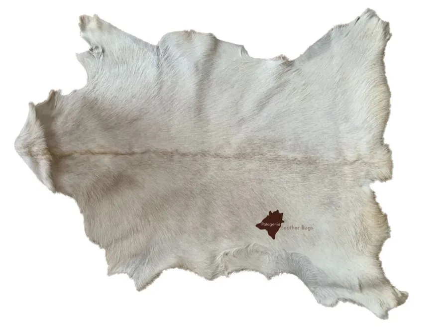 obrazek 1 Ozdobny dywan wykonany z naturalnej skóry koziej 94x77 cm
