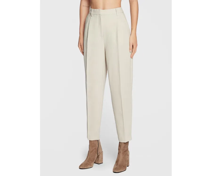 obrazek 1 Bruuns Bazaar Spodnie materiałowe Cindysus Dagny BBW2393 Écru Loose Fit