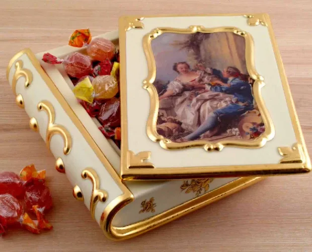 Picture Luksusowa książka-szkatułka na cukierki w barokowym stylu - Bruno Costenaro