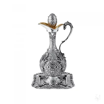 Picture Beautiful, richly decorated silver wine bottle with tray - Zaramella Argenti