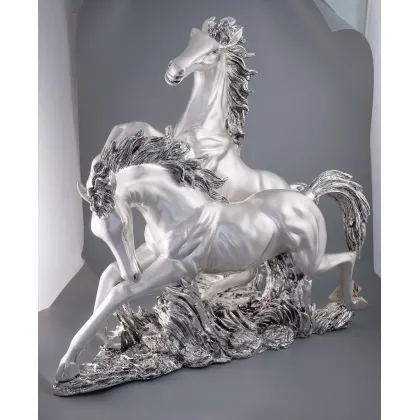 Zdjęcie Stylowy dekoracyjny posrebrzany koń do salonu - ArtBe