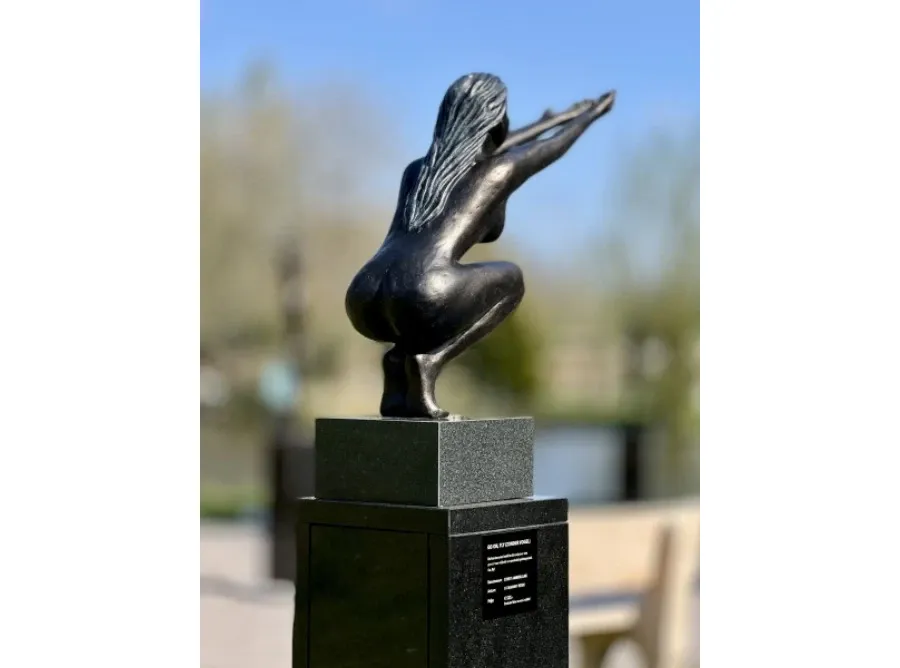 obrazek 3 Stylowa rzeźba ogrodowa przedstawiająca kobietę "Leć!"