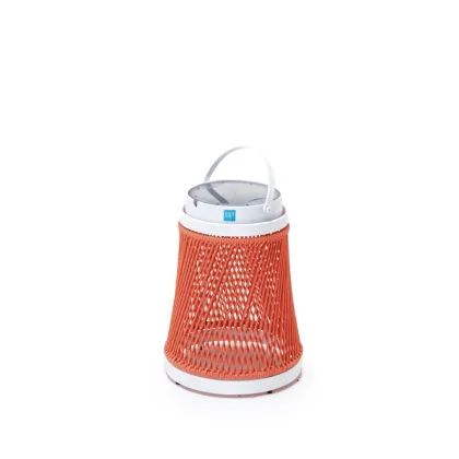 Zdjęcie Stylowa ogrodowa latarnia solarna w kolorze łososiowym