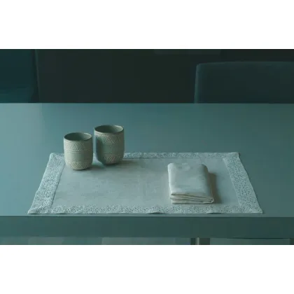 Picture Modern linen place mats. Metal
