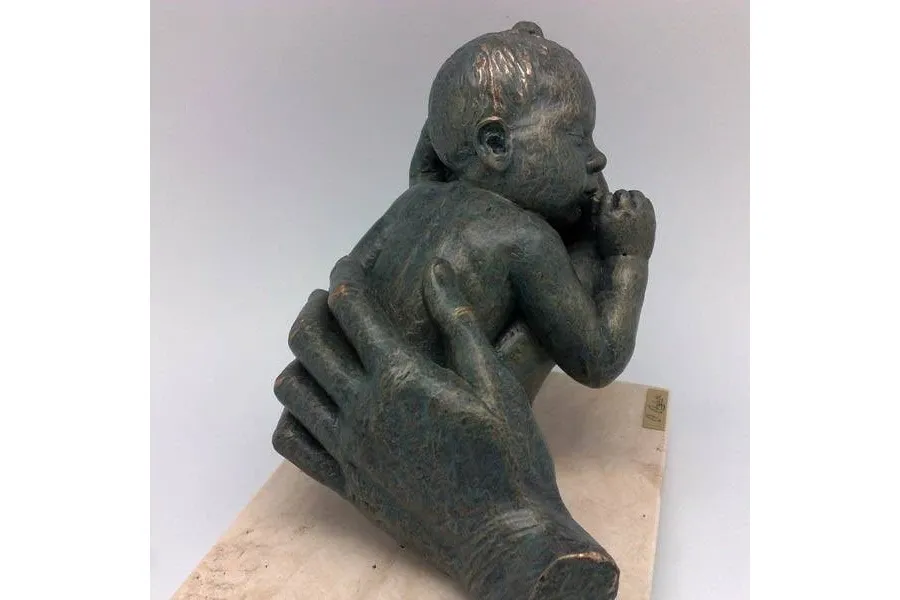 picture 3 The first dream of a child - an impressive figurine on the desk!