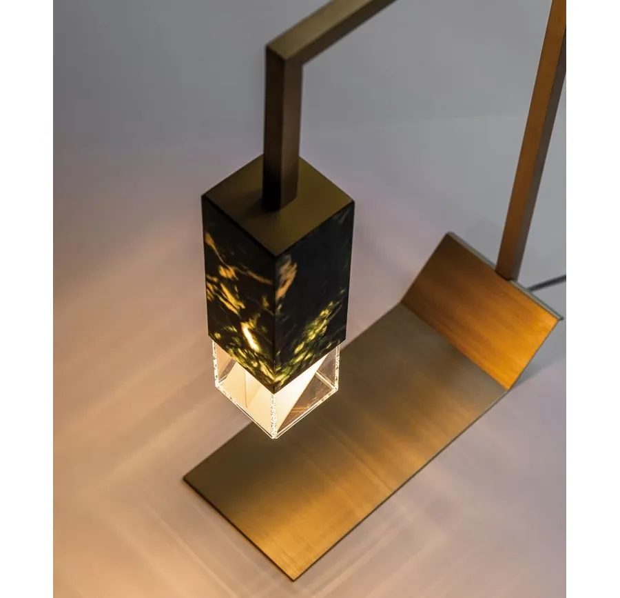 obrazek 4 Piękna lampa na biurko w stylu minimalistycznym