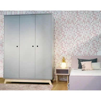 Zdjęcie Klasyczny mebel dla dziecka - trzydrzwiowa szafa z brzozową podstawą MADAVIN - Mathy by Bols