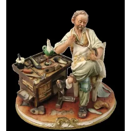 Zdjęcie Szewc z porcelany - figurka salonowa