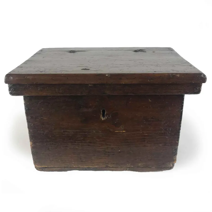 obrazek 1 Pudełko jodłowe z wieczkiem bez ramek z zabytkowym zamkiem