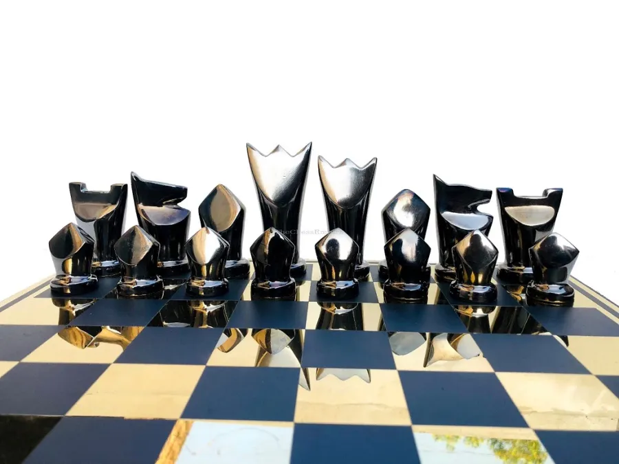 obrazek 6 Niecodzienne egipskie figury aluminiowe z planszą dla miłośników szachów - The Chess Empire