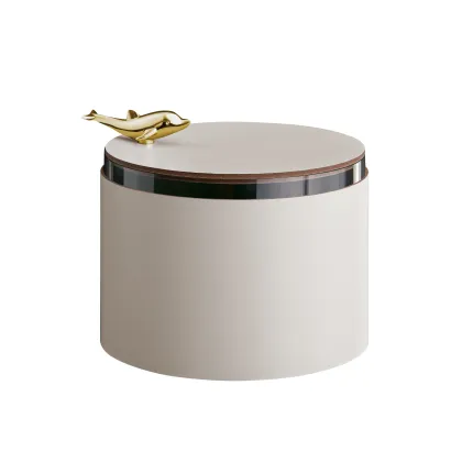 Zdjęcie Stylowe skórzane pudełko Ø15xH10 cm w kolorze perłowym ozdobione złotym delfinem