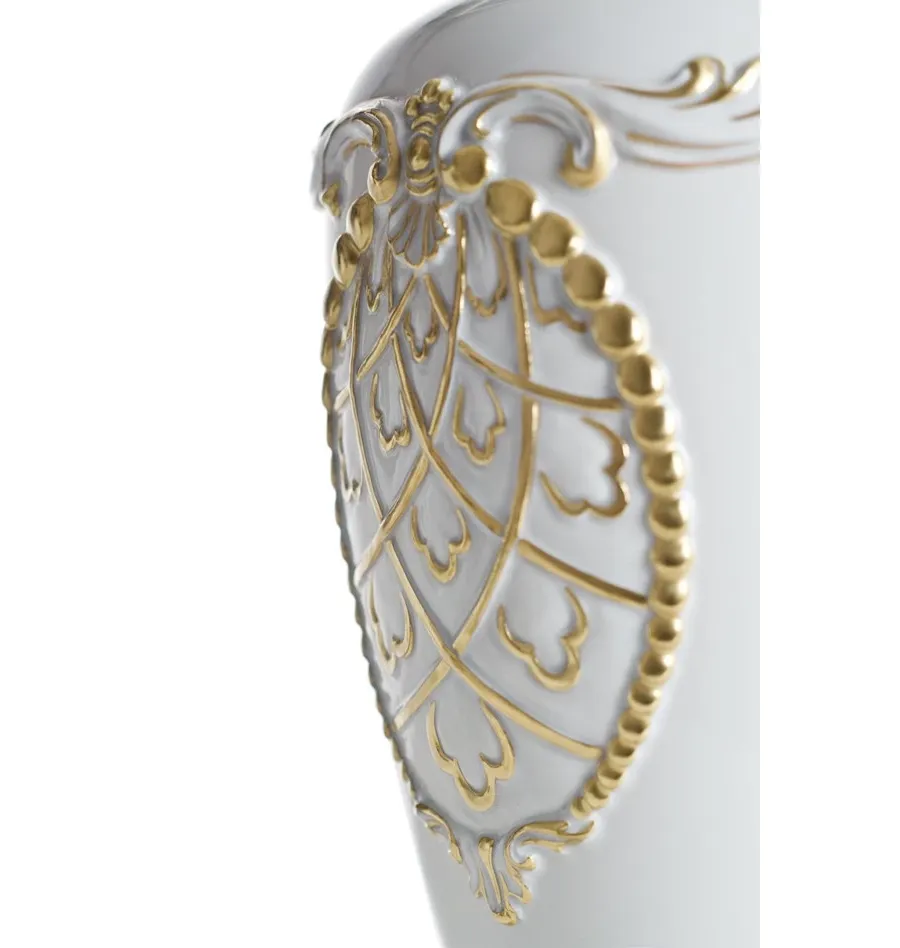 obrazek 3 Wysoka porcelanowa lampa z subtelnym zdobieniem