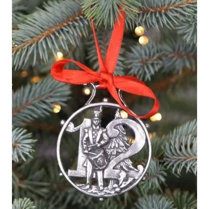 Zdjęcie Stylowa bombka na choinkę ze świątecznym grawerunkiem