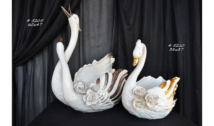 picture 1 Subtle swans figurines