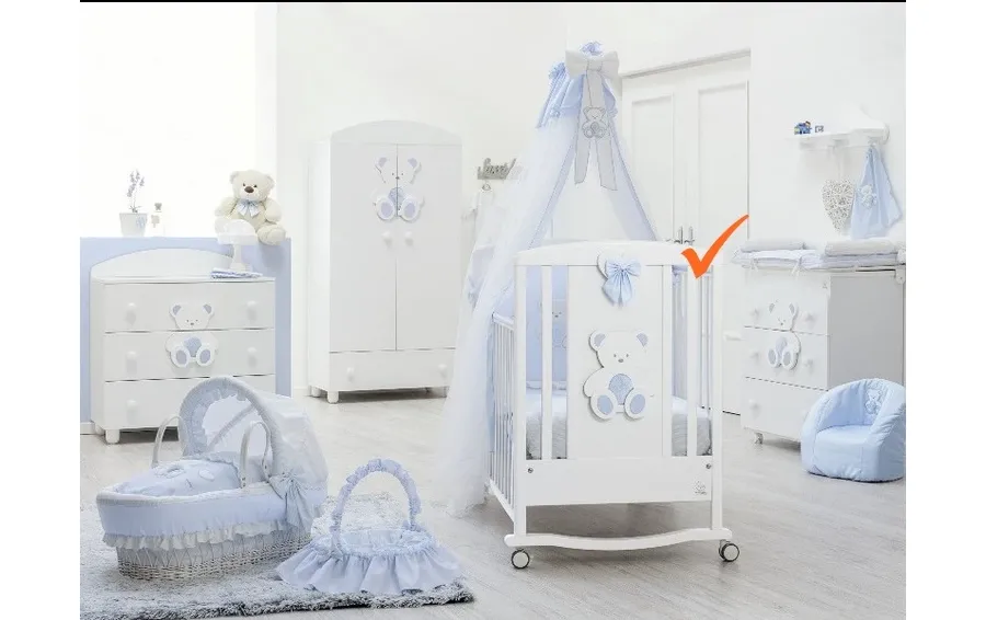 obrazek 1 Urokliwe łóżeczko z wyposażeniem - Italbaby