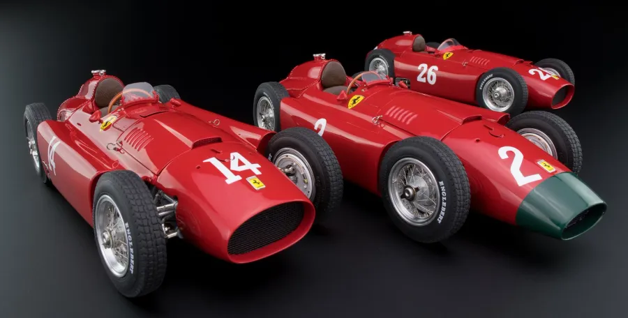 obrazek 10 Luksusowy zestaw trzech replik wyścigowych aut Ferrari D50