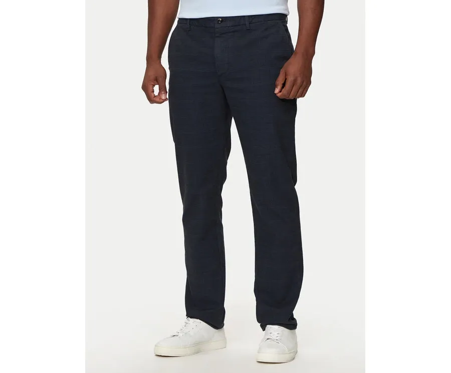 obrazek 1 Tommy Hilfiger Chinosy Denton MW0MW35644 Granatowy Straight Fit
