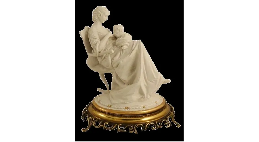 obrazek 1 Figurka matki kołyszącej niemowlę - włoska porcelana