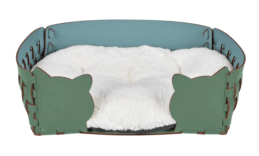 obrazek 1 Skórzane legowisko dla kota 45x30xH15 cm zdobione motywem kocich głów w kolorze eukaliptusa