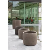 Picture Elegant flower pot for the garden - Atelier Vierkant